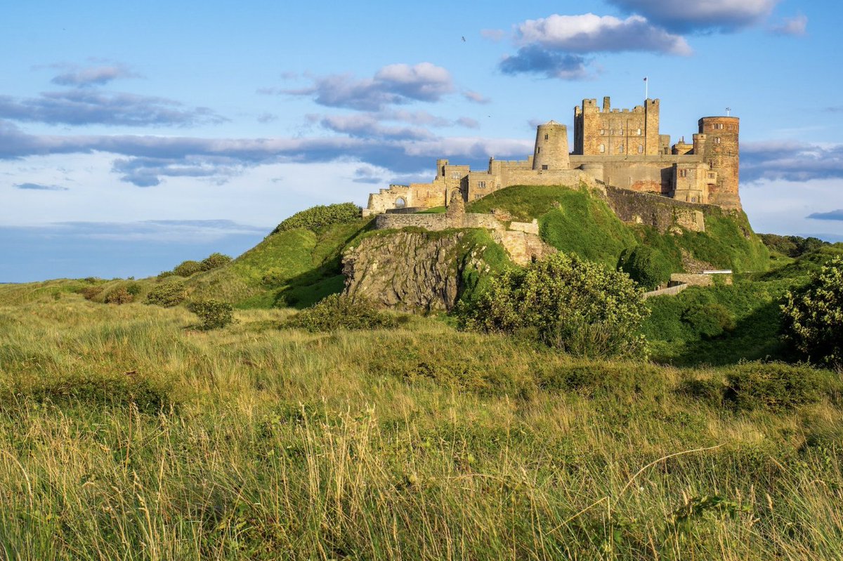 ExploreNE's tweet photo. Immerse yourself in legendary Northumbrian heritage at the awe-inspiring Bamburgh Castle on England's northeast coast. Read this and so much more >>> https://t.co/WyARZDg48f https://t.co/LykCEblrbI