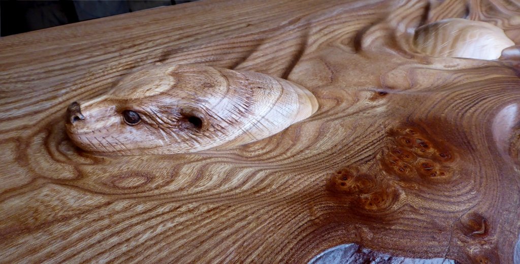 Up close an personal with one of my father's latest otters. (If he looks serious, it's because he's got a long swim ahead - he's off to Canada.)
Solid Scottish elm otter table, carved by @mastercarvers David Robinson
#otterman #otters #ottercarving #woodcarving carving