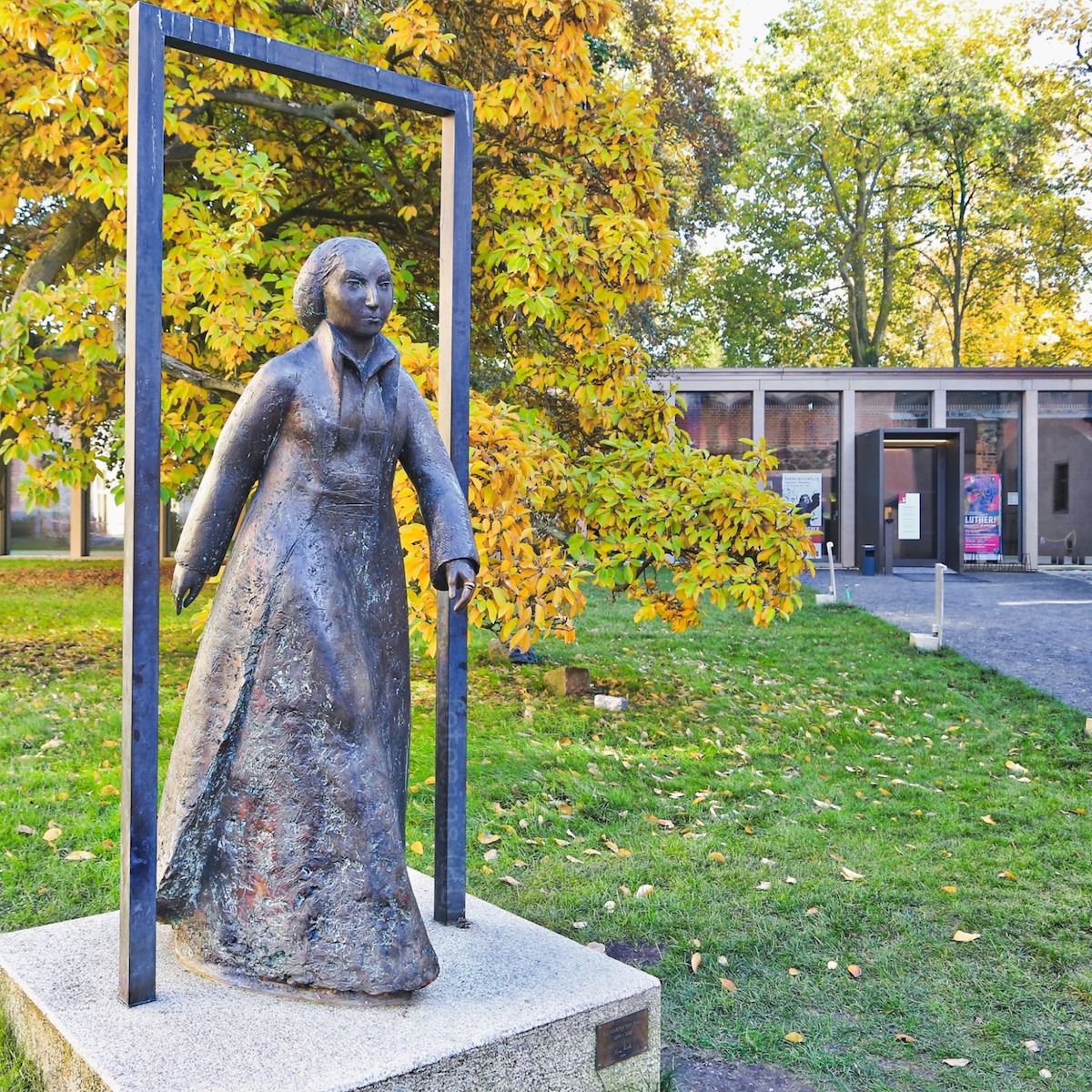 31 October: #ReformationDay in parts of Germany

I travelled through parts of Saxony-Anhalt to look for some traces left behind by #MartinLuther. Some of these  are included in my list of 16 German towns and cities where Luther left his mark.

• fotoeins.com/2017/01/23/mar…

#archive