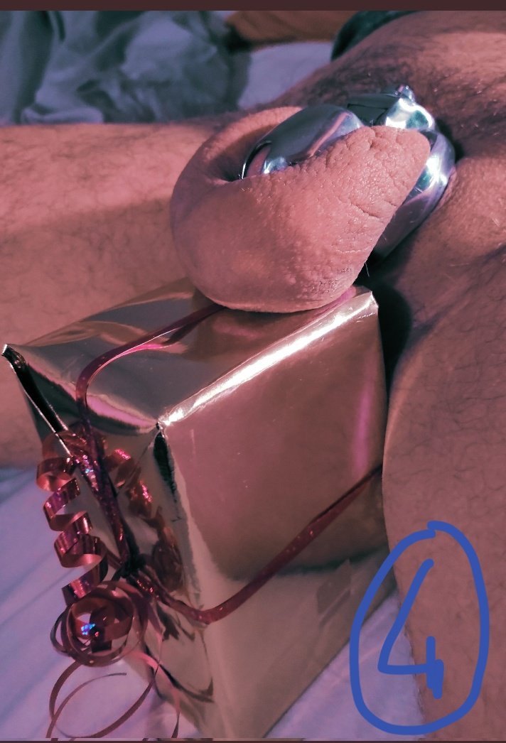 Marine231516's tweet photo. Pour fêter la fin de locktober 2023, on va s'amuser a voter pour le plus beau cadeau de la libération de cage 
Le gagnant aura l'honneur d'être ma bannière pour tout novembre 🥰 alors à vos votes ici 👇
#soumis #chasteté #locktober23 https://t.co/4RIbLsLn0O