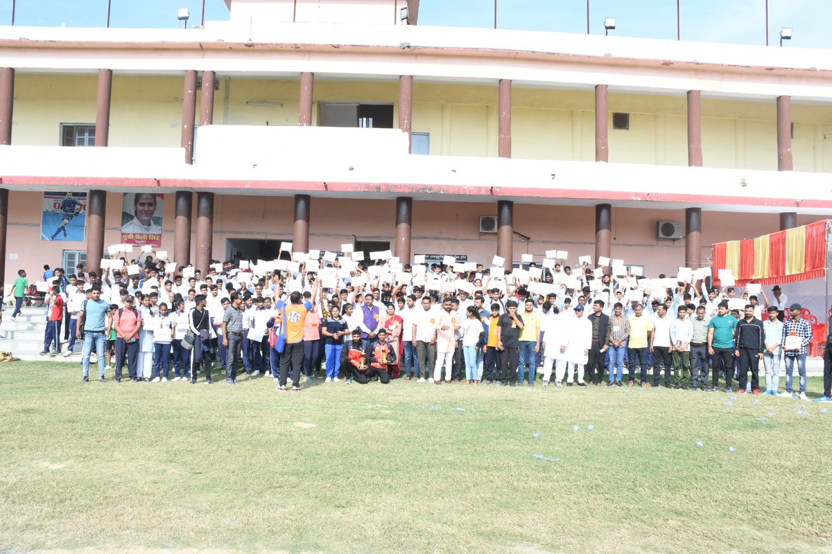 कानपुर प्रांत में झांसी महानगर इकाई द्वारा सरदार वल्लभभाई पटेल जी की जयंती पर मैराथन #RunForUnity का आयोजन किया गया जिसमें 735 से अधिक विद्यार्थियों ने भाग लिया।

#SardarVallabhbhaiPatel