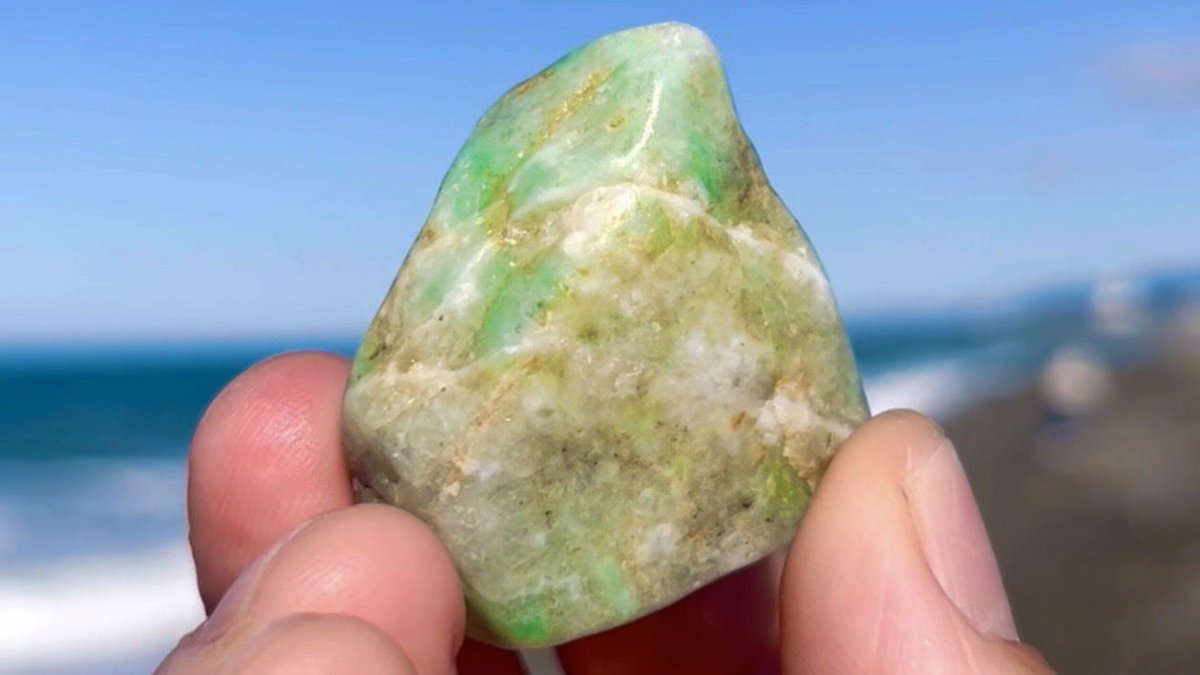 hiropon_ocean's tweet image. 大波の一発狙い‼️其の弐
（10月22日（日）採取）
発色、透過良好の翡翠発見💚
#翡翠 #ヒスイハント #jadeite