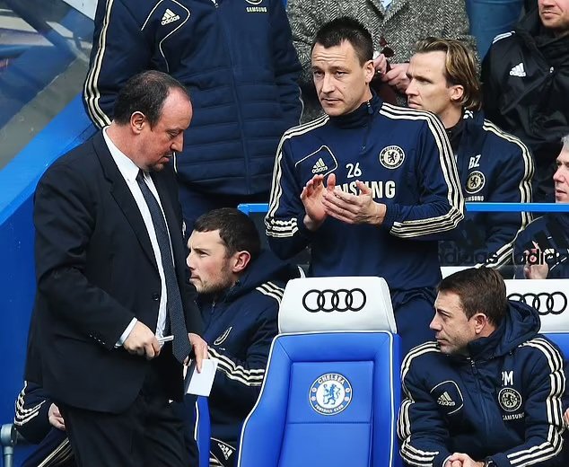 🚨 John Terry vs. Rafael Benitez after losing to Man City in the FA Cup:

John Terry: "We came in after the game and he addressed the group and said "oh well guys, it doesn’t matter, we have another game at the weekend."

"At the time, you could feel Man City were doing