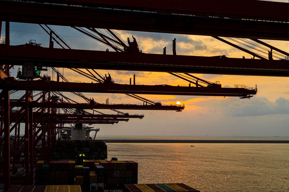 cict_srilanka's tweet photo. Sunset views from CICT 🌅
#sunset #sunsetphotography
#CICT #ColomboPort #CMport #Logistics #Supplychain #DeepwaterTerminals #SouthTerminal #PortOfColombo #DeepwaterTerminalofChoice #SriLanka #lk https://t.co/g4hc38Y6Rz
