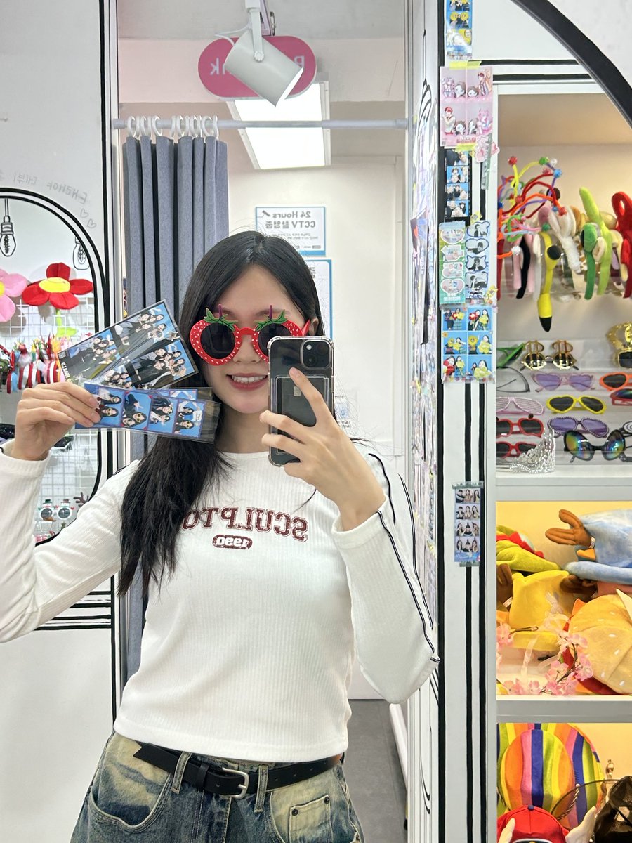 iMe_Dreamnote's tweet photo. 딸기가 좋아🍓 

#드림노트 #DreamNote #수민 #Sumin https://t.co/WfntSzsLbM