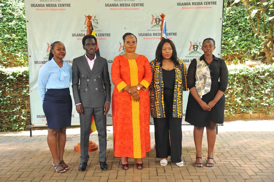 Ahead of tomorrow’s Africa Youth Day 2023 celebrations, The Minister of State for Youth &amp; Children Affairs <a href="/HonSarahMateke/">Hon Sarah Mateke</a> , <a href="/janice_khumalo/">Janice K</a> &amp; <a href="/obaldanzy/">Daniel OBAL</a> addressed the Press on the Africa Youth Month Celebration event scheduled to take place at Sheraton Kampala.
#AYD20231 |