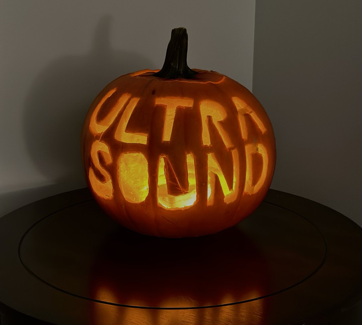 Yale_EUS's tweet photo. One of our fantastic postdoctoral associates @HesamiMina in the Yale emergency ultrasound section carved this amazing pumpkin to celebrate Halloween!! @yaleem2 @RubbleEM @cmoore433 @CBaloescu @jaffa_md  @ZachBoivinMD @JjMDUS https://t.co/us7TIeItBU