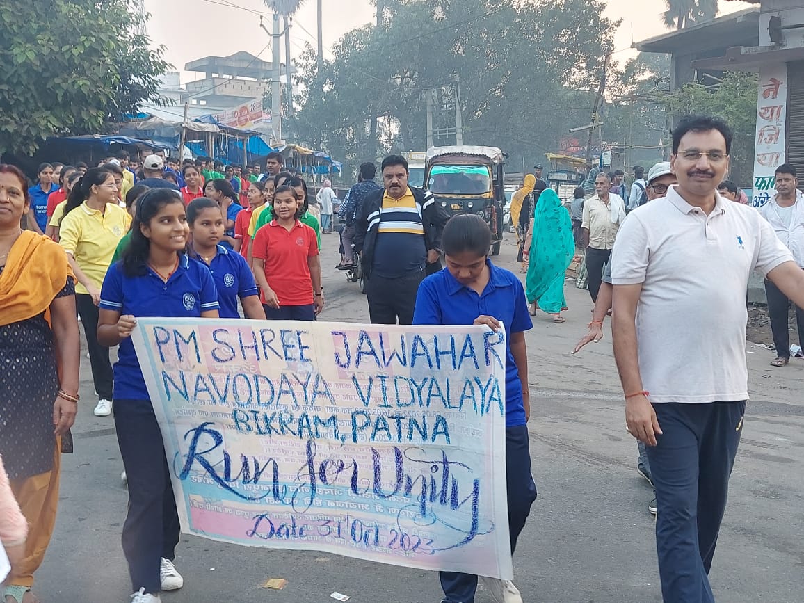 EduMinOfIndia's tweet image. #NationalUnityDay: To commemorate the memory and acknowledge the Invaluable contribution of Sardar Vallabhbhai Patel to nation building, an astounding  3,59,84,892 students from 5,72,874 schools displayed patriotic zeal during the #UnityRun. This day vividly illustrated our…