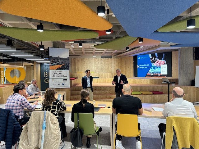 CEUCYL's tweet photo. Continuamos nuestra actividad en #burgos. El pasado viernes comenzamos una nueva edición de nuestro #DIRPROCYL con un grupo excelente de profesionales de diferentes sectores. Gracias a @Fundcajaburgos por el apoyo y a #COGITIBU por la colaboración. https://t.co/IjOFnqhgQW