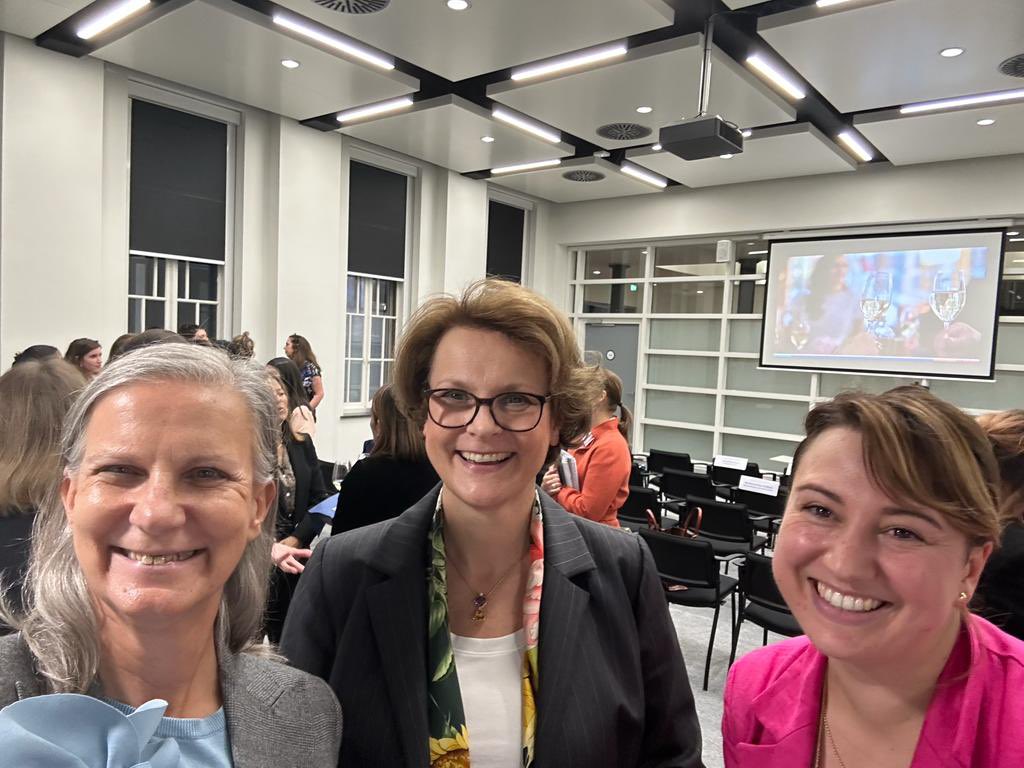 AstridHarz's tweet photo. Happy that the 🇦🇹 idea of #Mentoring4Future - empowering young female professionals in diplo & law - has developed into a successful initiative. 🙏 to all mentors & mentees, partners & @koflerkatharina‼️ #WILNetwork will continue the program with the full support of @AustriainNL. https://t.co/ObFrnIvWgU