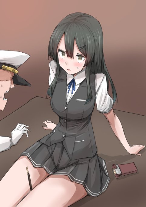 お題のポッキーゲームはポッキーを太ももに挟むと吹き込まれた結果、真に受けて実際にやっちゃった親潮ちゃんです。 