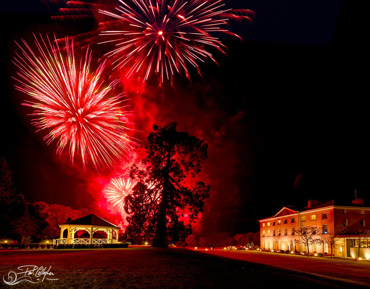 Wishing you all A Happy Halloween @RocketPyro  Image  taken <a href="/farnhamestate/">Farnham Estate</a> #discoverpaulcallaghanphotography  #cavanweddingphotographer #weddingsatthefarnhamestate #fireworks #cavanweddingvenue