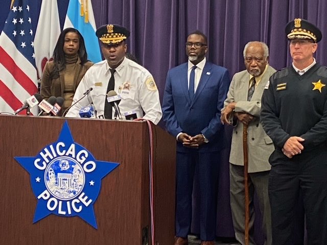 CPD presser
⁦<a href="/ChicagosMayor/">Mayor Brandon Johnson</a>⁩ shows up - not on his public schedule - makes statement
Takes no questions