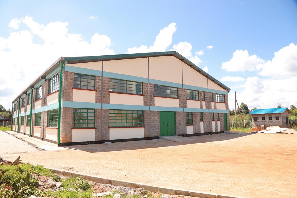 Nandi029's tweet photo. The Nandi Textile (NATEX) a tailoring hub in Mosoriot set to create additional job opportunities to youth &amp; women in Nandi County is on the verges of completion. The textile and apparel unit will also offer a training opportunity for young people &amp; women. #ContinuedTransformation https://t.co/qmYsai5r6F