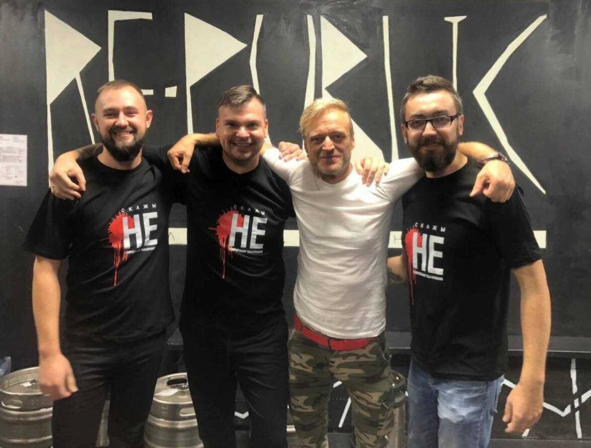 BelDiasporaAT's tweet photo. #Scale of #Repression in #Belarus
⚡️Die belarussischen Musiker der #TorBand Dzmitry Halavach, Jauhen Burlo &amp; Andrei Yaremchik wurden für ihre Lieder zu 7,5 bis 9 J. Haft verurteilt.
Sie wurden zusammen mit ihren Frauen am 28.10.2022 festgenommen.
https://t.co/AcdHx46snr
1/2 https://t.co/Z21250Hwfu