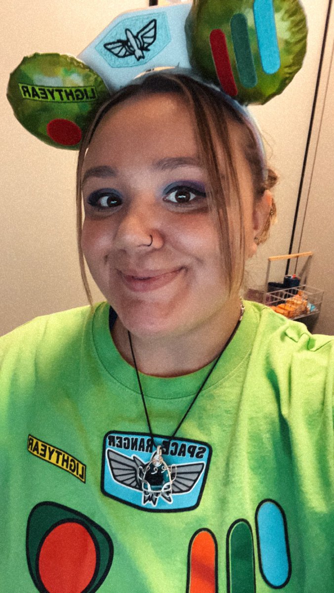 mal_maggi's tweet photo. Happy Halloween from Buzz Lightyear and the cutiest little @mildhippie ghostie. https://t.co/MWSrduOmrz