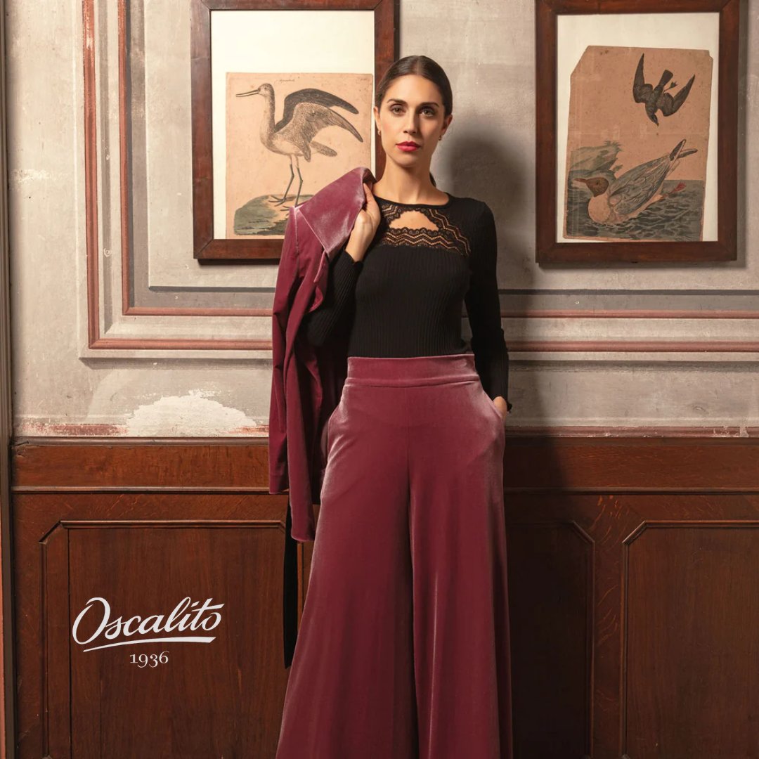 LineaIntima's tweet image. Long-sleeved ribbed top made of a precious and natural intimate blend of Merino Extra Fine Wool and top quality Silk, featuring a romantic and elegant Leavers Lace neckline. Rib knit fabric for an incredibly warm and soft feel and a perfect embrace on your body. .
.
.
#LingerieLo