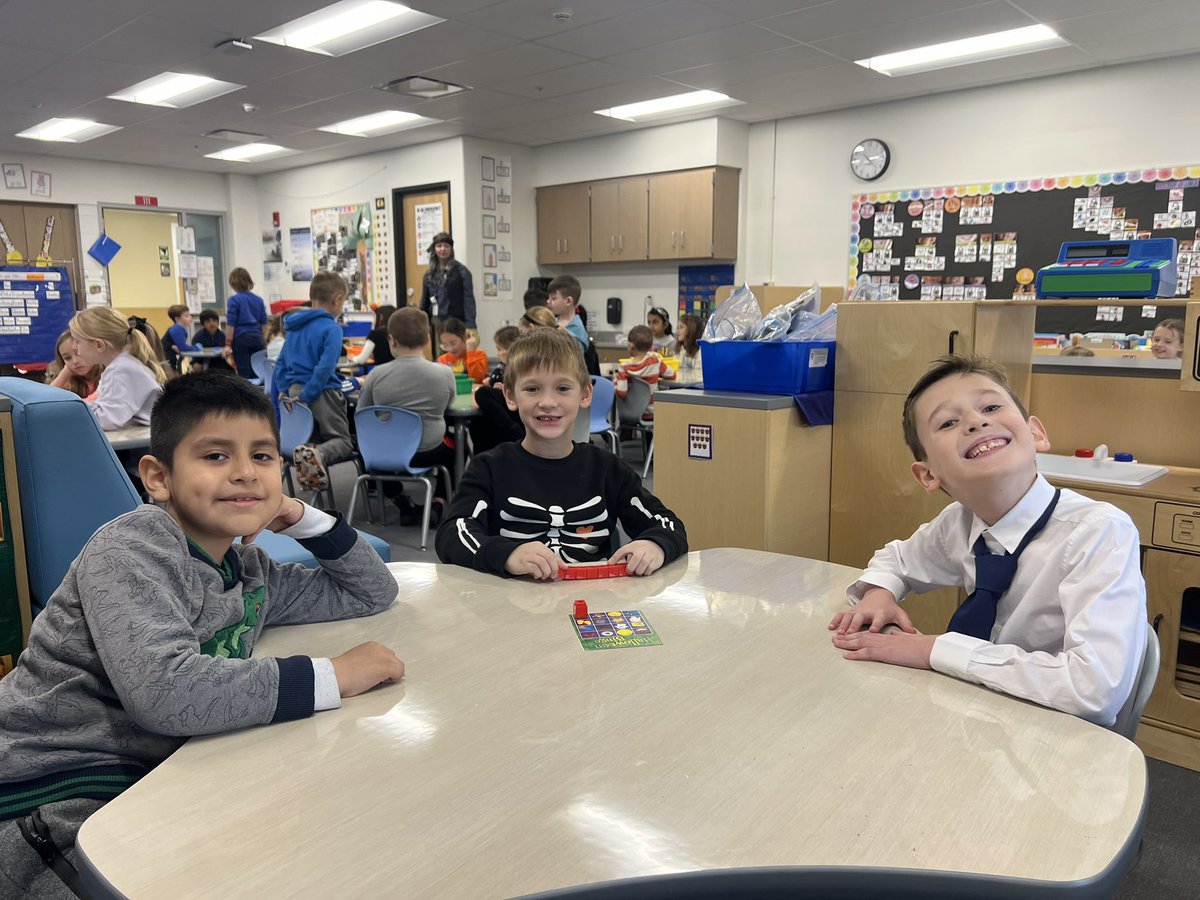 Halloween fun with our kindergarten buddies! 🎃👻 #BetterTogetherD95 #dragonpride