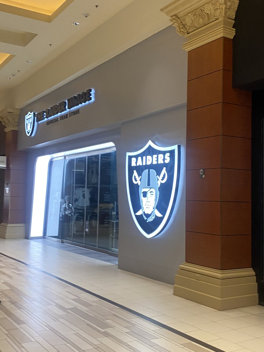 superyorch's tweet image. You have the power to reach to thousands of #RaiderNation , what about a call to complot economically the team? Not buying raiders merchandise at all and not even attending #RaiderImage stores anywhere, let’s see if Mark cares about winning then  #RaidersComplot