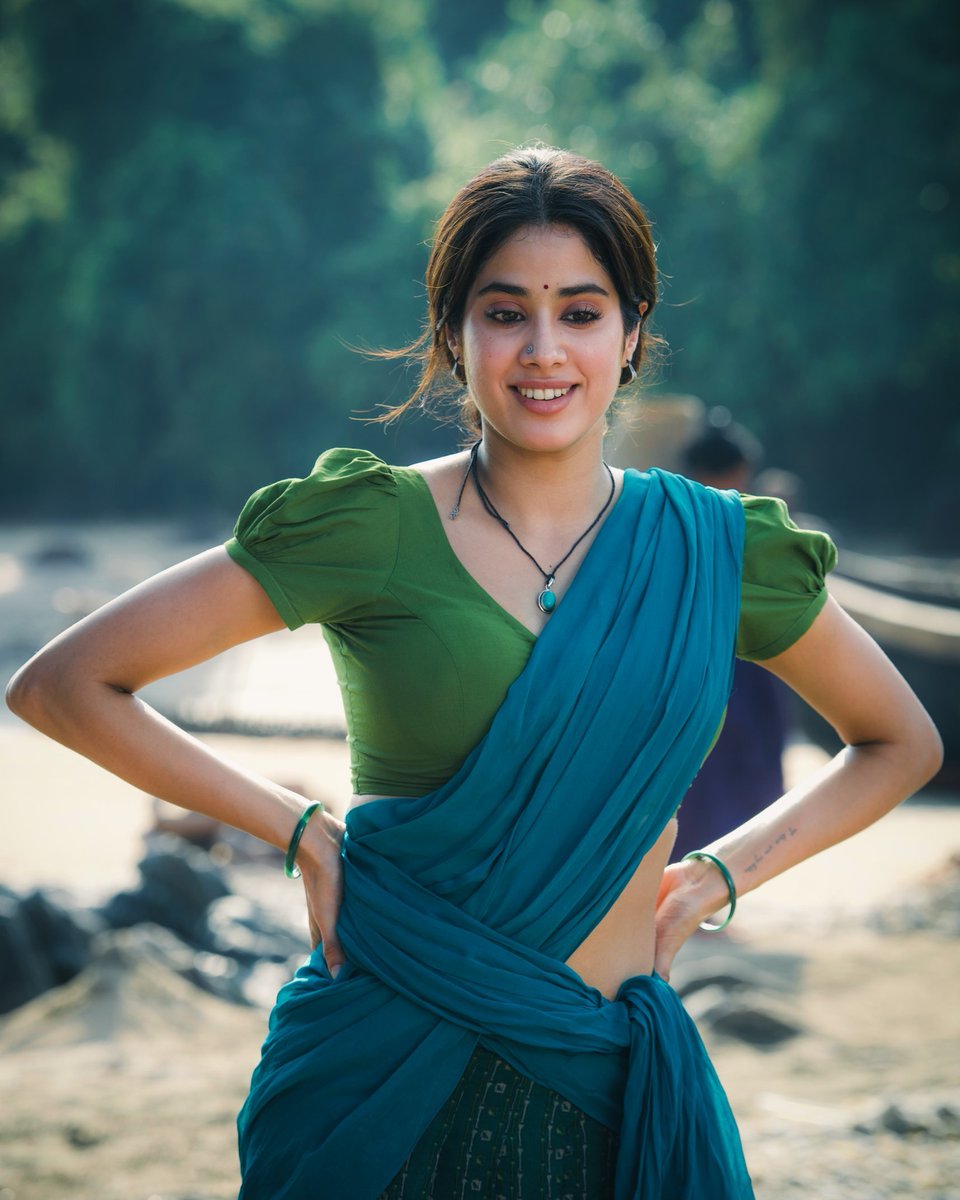 santoshamsuresh's tweet image. The gorgeous #JanhviKapoor as #Thangam from the sets of #Devara ❤️

#DevaraPart1 releasing on April 5th, 2024 ❤‍🔥

@tarak9999 #KoratalaSiva #SaifAliKhan @NANDAMURIKALYAN @anirudhofficial @RathnaveluDop @sabucyril @sreekar_prasad @YuvasudhaArts @DevaraMovie