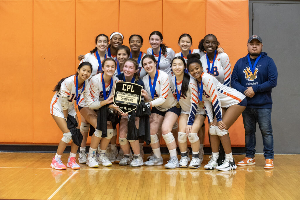 ICYMI: Whitney Young Sophomores, Jones Varsity Capture Varsity H.S Girls Volleyball Championships! Check out the recap below and congrats to our champions and runner-ups! Go @chipubschools! 
🏐📰Story: cpsathletics.com/young-jones-br…