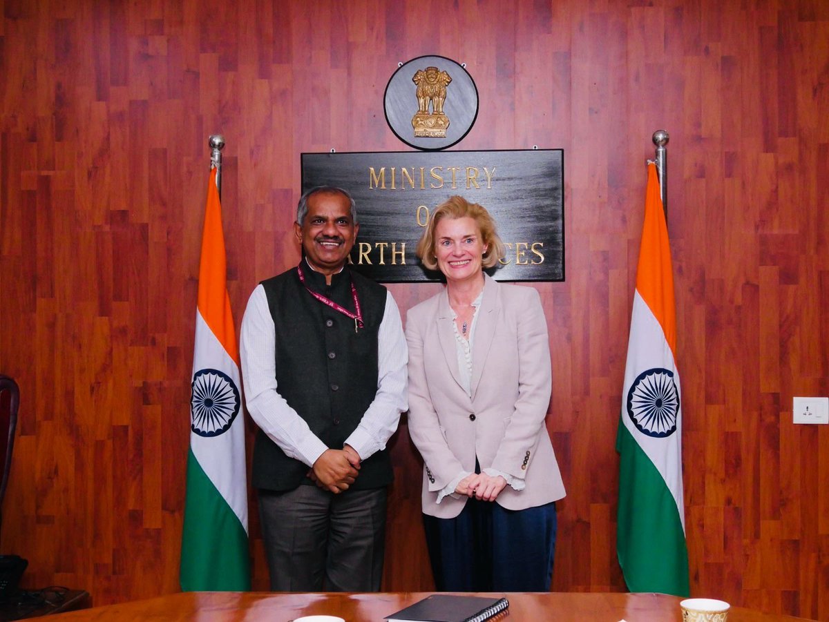 moesgoi's tweet photo. 🇮🇳🤝🇳��

Secretary #MoESGoI, Dr.@Ravi_MoES
chaired a meeting with the newly appointed Ambassador @norwayinindia Ms. May-Elin Stener 
(@MayElinStener ) and other Norwegian delegates with senior official of @moesgoi ( Ministry of Earth Sciences) https://t.co/Nxm3Gb8kuc