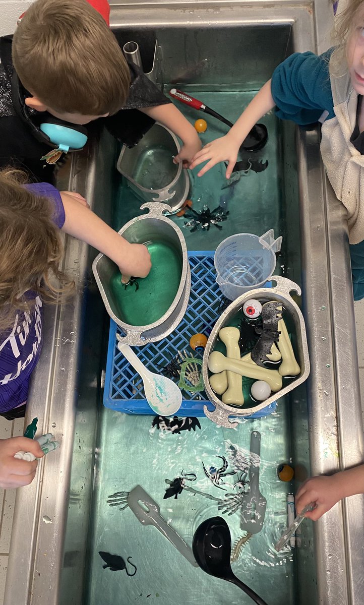 CThompson111809's tweet photo. Some of our Halloween activities - play doh and patterns, Halloween tic tac toe, spider web tracing and witches potion at the water table! 
#kindergartenhalloween @WPSTillsonburg https://t.co/vObiYZKyxE