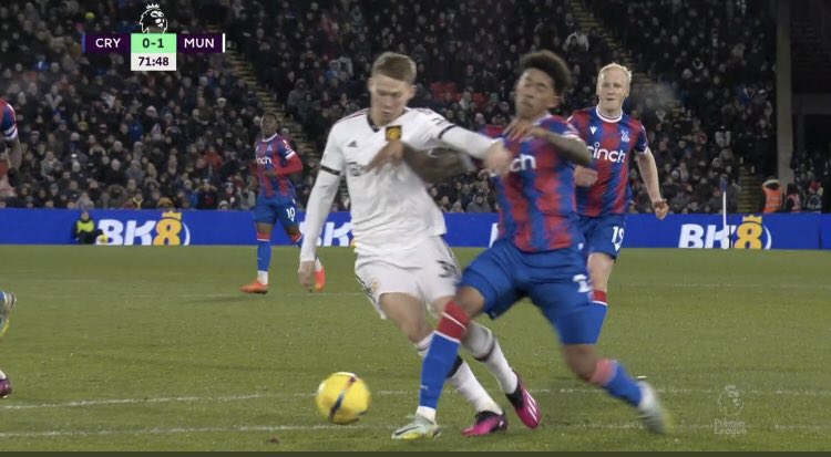 Penalties awarded in the league since Klopp’s statement. 

Man City : 19 penalties 
Arsenal : 16 penalties 
Liverpool : 14 penalties 
Chelsea : 13 penalties 
Man Utd : 4 

There’s seriously something off <a href="/premierleague/">Premier League</a> <a href="/FA/">The FA</a>