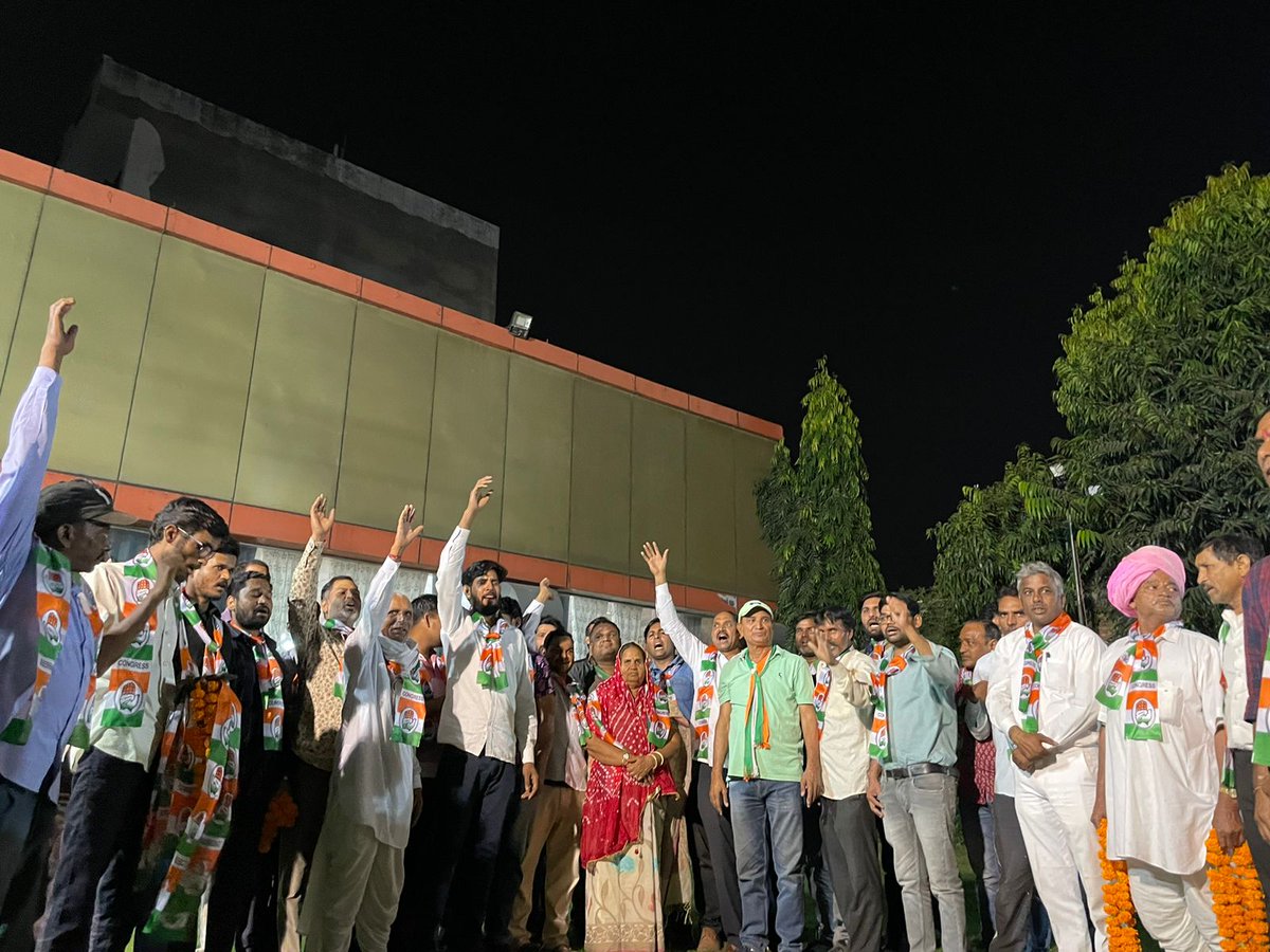 काम किया है दिल से         कांग्रेस फिर से

आज विधानसभा क्षेत्र के जगतपुरा मंडल में कार्यकारिणी की चुनावी मीटिंग को सम्बोधित किया। जनता के द्वारा मिल रहे निरंतर आशीर्वाद और कार्यकर्ताओ के अथक प्रयासों से हम सब मिलकर बगरू विधानसभा में पुनः विजयी होंगे।
