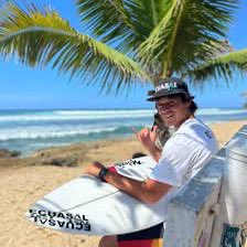 DiegoArcos14's tweet image. Conmoción en el surf ecuatoriano y mundial por el repentino fallecimiento de Israel Barona, el surfista de Montañita competía en El Salvador al momento de su deceso.
Nuestro sentido pésame a familiares y en especial a su hermana Mimi Barona