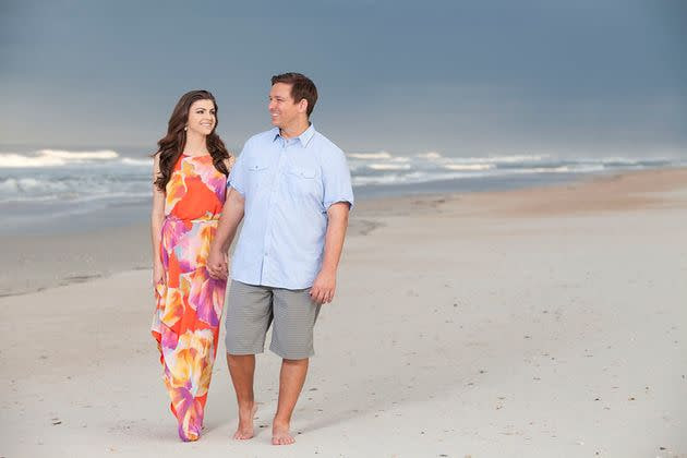 JackPosobiec's tweet photo. WHY WERE THERE NO FOOTPRINTS ON THE BEACH #BOOTGATE https://t.co/VuyDNYDdxU