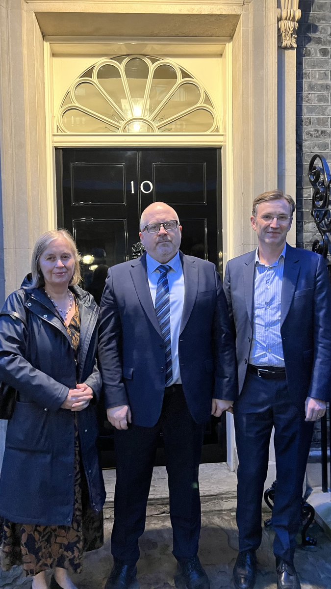 President Elect Dr Bernie Croal joined @DrDarrenTreanor, Dr Ellie Dow, @RCRadiologists and others for an excellent meeting yesterday @10DowningStreet with @SteveBarclay on #AI in #pathology and radiology. Workforce, research and benefits to patient outcomes were discussed.