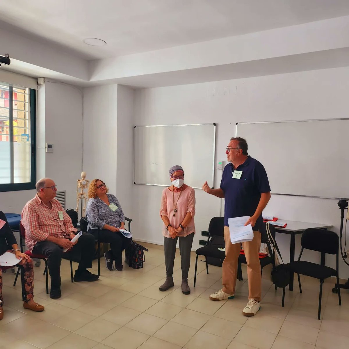 pacientactiuib's tweet photo. En la 5️⃣a sesión del taller entre iguales en #Diabetes organizada por @yolandacros referente del programa #pacientactiuib del @CsEscorxador de @apmallorca en el @COL_FIS_IB
hemos compartido las ventajas de mantenernos activ@s y hemos practicado una rutina de ejercicios💪💪 https://t.co/GJliw8URRA
