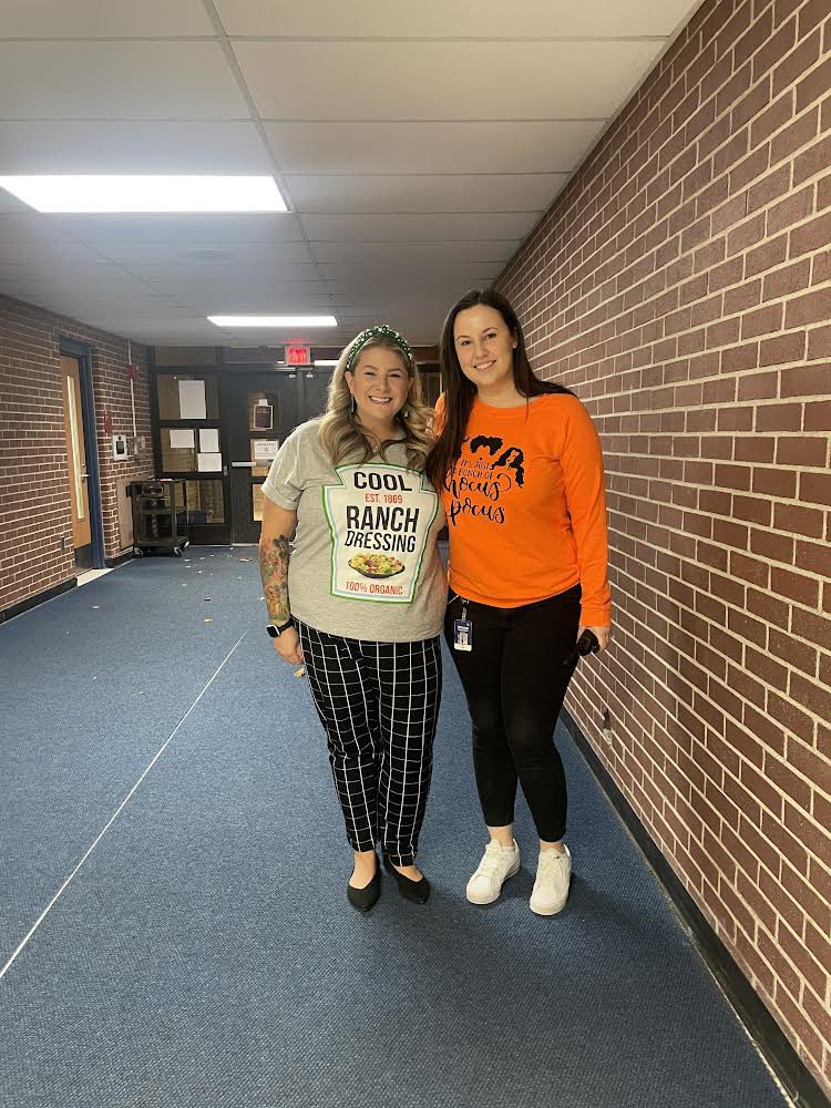 MrsPitzerMMS's tweet image. Happy Halloween from Ms. Kelly and I!  #halloween #slcs #mmsmustangs