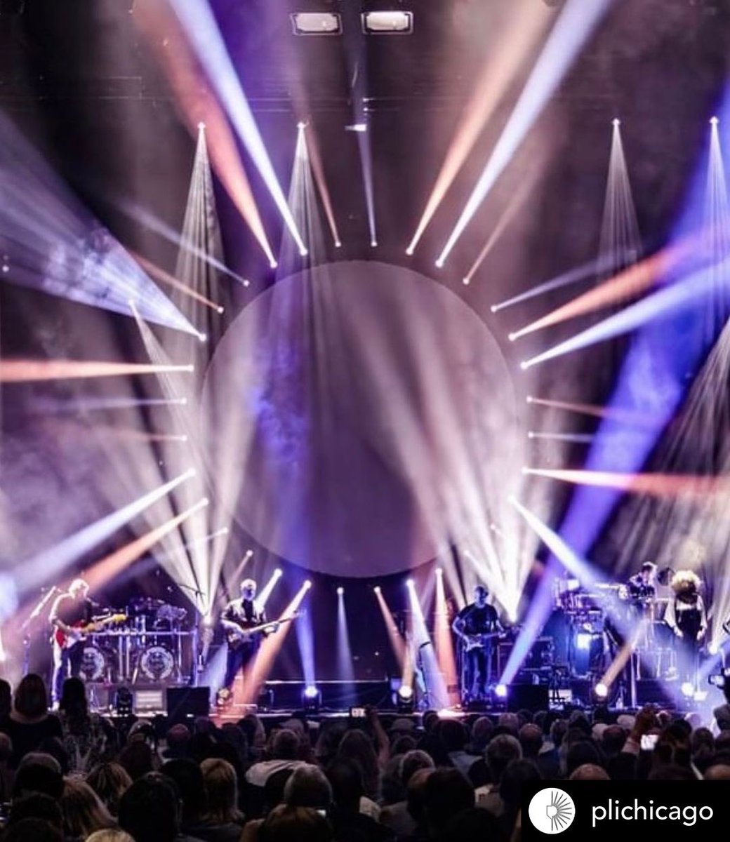 TheRobeWay's tweet image. It’s a #TourShotTuesday out with @BritFloydBand celebrating 50 years of “Dark Side of the Moon” & @PLIChicago working with #lightingprogrammer Mark “Junior” Jacobson & supplying a rig with @Robelighting #MegaPointe, #Pointe & #LEDBeam150 luminaires.
#therobeway #robelighting