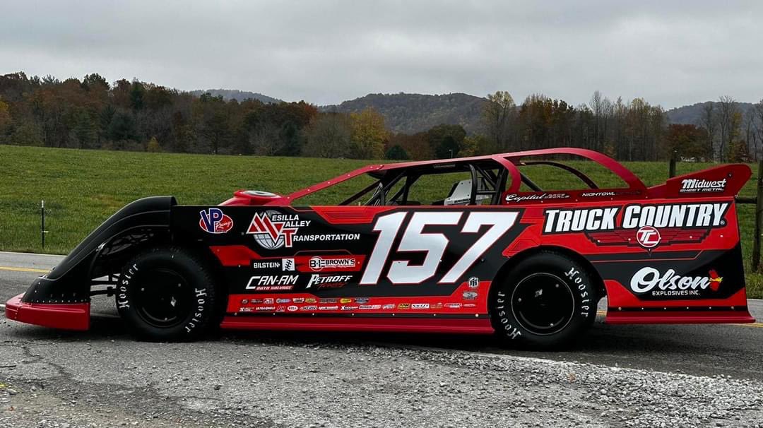 Loving the candy apple red on @MikeMarlar’s new No. 157 Skyline Motorsports machine. 🍎