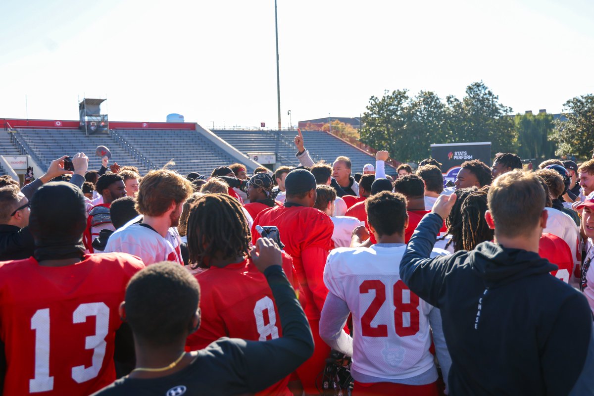 GovsFB's tweet photo. Huge shoutout to @GaryReasons and @FCS_STATS for coming to Clarksville to speak with our team and present @mikediliello1 with his ๐๐ฒ๐ฑ๐๐
๐๐ฟ๐ผ๐๐ป๐ฑ ๐๐๐ฆ ๐ก๐ฎ๐๐ถ๐ผ๐ป๐ฎ๐น ๐ข๐ณ๐ณ๐ฒ๐ป๐๐ถ๐๐ฒ ๐ฃ๐น๐ฎ๐๐ฒ๐ฟ ๐ผ๐ณ ๐๐ต๐ฒ ๐ช๐ฒ๐ฒ๐ธ award! ๐ฉ๐
#ChaseTheLion | #LetsGoPeay https://t.co/Fh97Wu74qw
