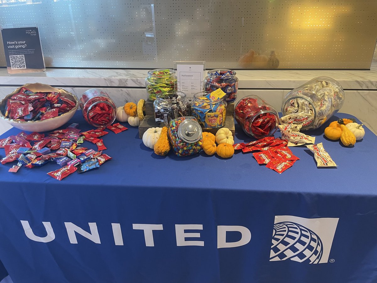 O’Hare Polaris team celebrates Halloween with our guests, stop by and Trick or Treat with us!⁦@weareunited⁩ ⁦@GabyWiebusch⁩ ⁦@rickvual⁩