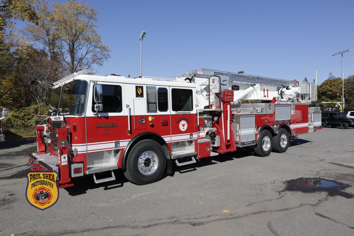 New Worcester Ladder 1 has just arrived. Another 95' @FireSeagrave Tower Ladder. Ladder 7 is next to be delivered. #seagrave #worcesterfire #worcesterma

@WorcesterFD 
@WorcesterFD1009 
@ctfirephoto