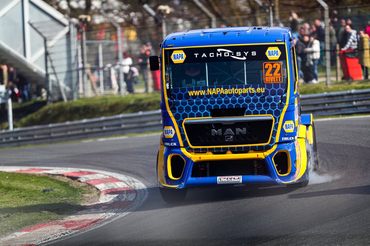 naparacinguk's tweet photo. 🔵🟡 The British Truck Racing Championship is gearing up for the ultimate showdown! 🏁

@PaulRivett22 is having an exceptional season, trailing the championship leader by just 1 point. The battle is far from over, and there's everything to play for! 👀

One last push, Team 💪 https://t.co/oGj0g25W9F