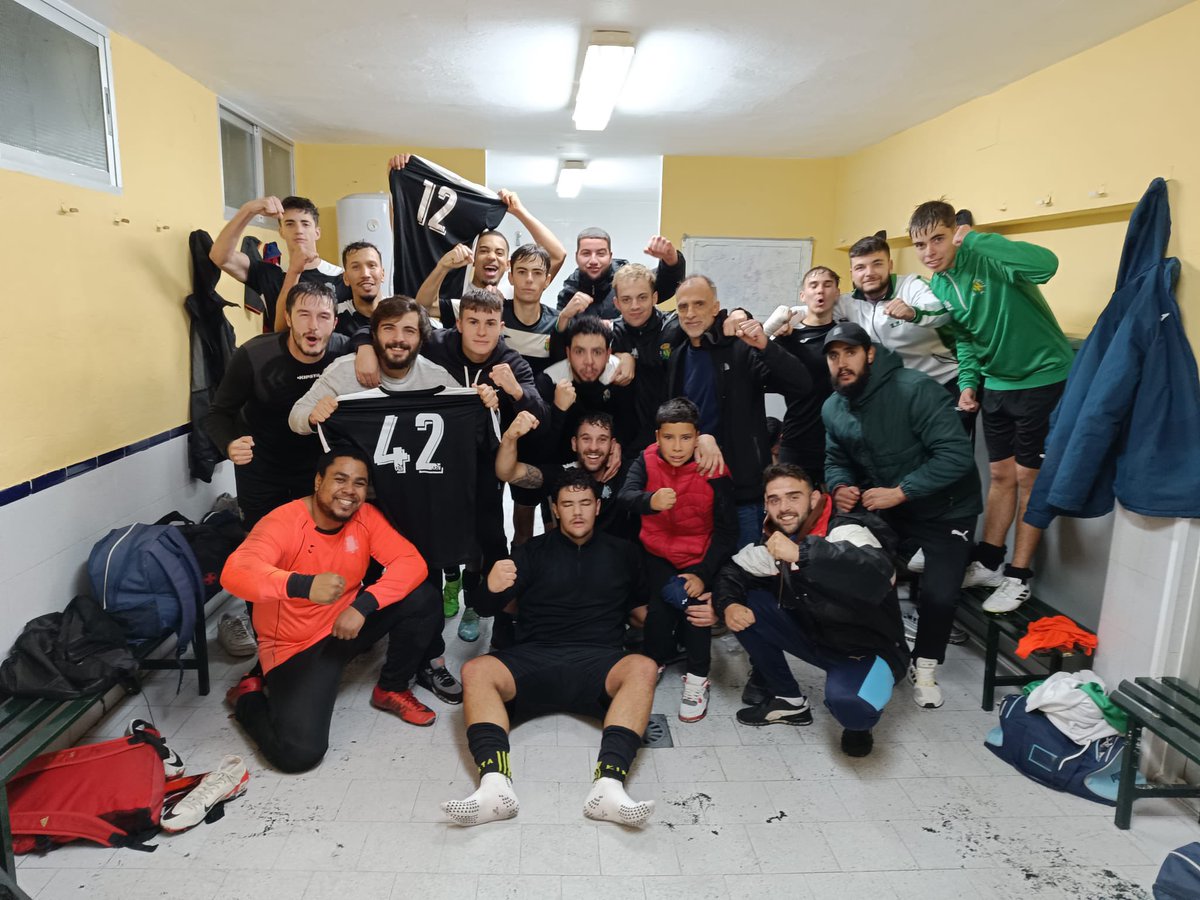 adlacabrera's tweet photo. NUESTRO SENIOR SIGUE INVICTO‼️
Partido en el que nos pusimos 0-2 en la 1º parte, pero en la 2º sufrimos e hizo que nos empataran a 2.
Gracias a un gran gol de Fete en el 93’, conseguimos ganar el partido.
Somos colíderes de la tabla, con 1 partido menos.
#GoVerdes💚🤍 https://t.co/CJ2KqMq6cu