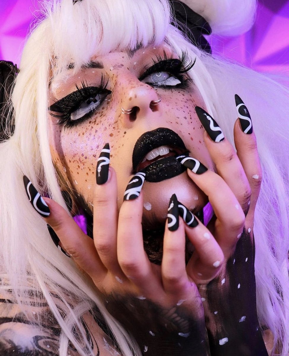 AttitudeCo's tweet photo. MEDUSA ๐
kismikatie has been spellbound by these beautiful Rave Nailz #Medusa set. #nailart #falsenails
https://t.co/pJh7CGQaCA https://t.co/DwZRUGxh71