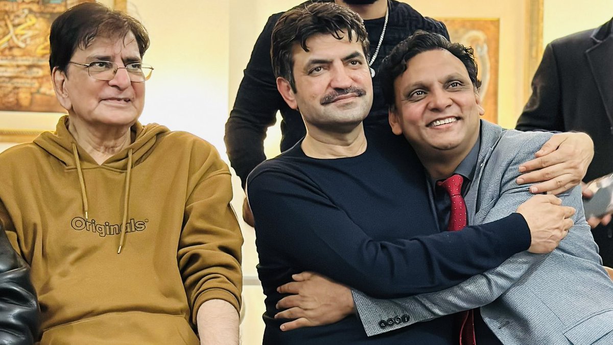 MalikImranKhal's tweet photo. عمران خان کے وکیل شیر افضل مروت کی لندن میں پریزیڈنٹ پی ٹی ائی یو کے  ملک عمران خلیل کے ساتھ اہم ملاقات جس میں عمران خان کا میسج پاکستان تحریک انصاف یو کے صدر ملک عمران خلیل کو پہنچا دیا گیا  اور پاکستان کی سیاسی صورتحال پر تفصیلی گفتگو ہوئی اور ائندہ  ہونے والے الیکشن میں انشاءاللہ اوورسیز پاکستانی پاکستان میں جا کر اپنے ووٹ کا حق بھی ادا کریں گے اور پاکستانی قوم کے ساتھ مل کر الیکشن میں بھرپور حصہ لیں گے اور انشاء جیت حق اور سچ کی ہوگی جیت پاکستان کی ہوگی جیت عمران خان کی ہوگی