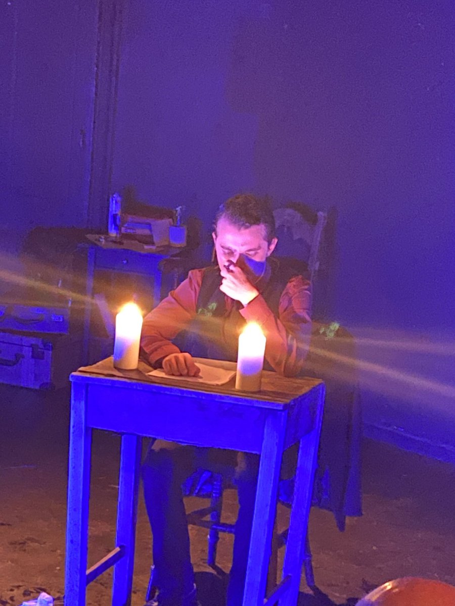 johnterence5's tweet photo. Saw this show Poe by @ssmithactor @3dumbtheatre A fantastical, macabre journey. Skilfully acted. Worth a visit if its in your town. #poe #acting #festival https://t.co/5Meyqp8sUa