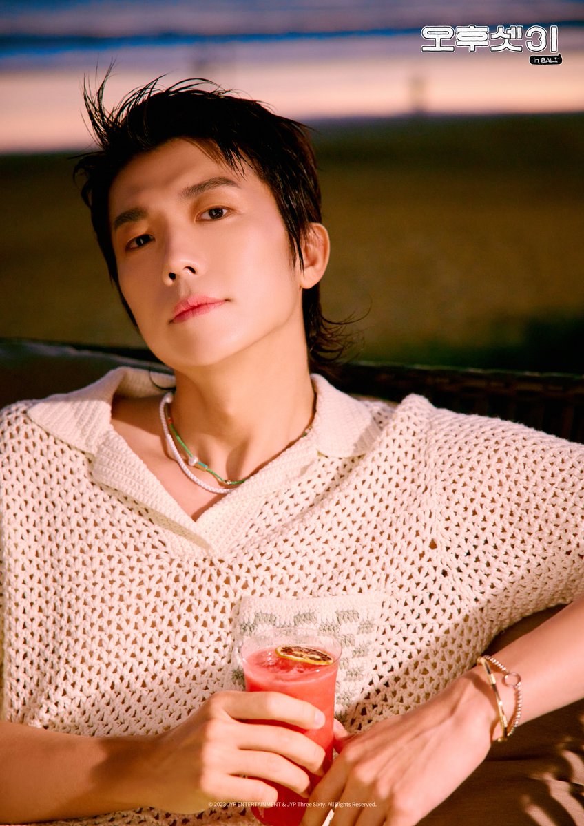 2024 SEASON'S GREETINGS &amp; OFFICIAL MERCH TEASER IMAGES

#JangWooyoung #우영 #장우영

🏝️MERCH INFO 11.06 (KST)
🏝️ONLINE PRE-ORDER 11.08 (KST)

#2PM #투피엠
#오후셋이 #3Buddies_at_2PM