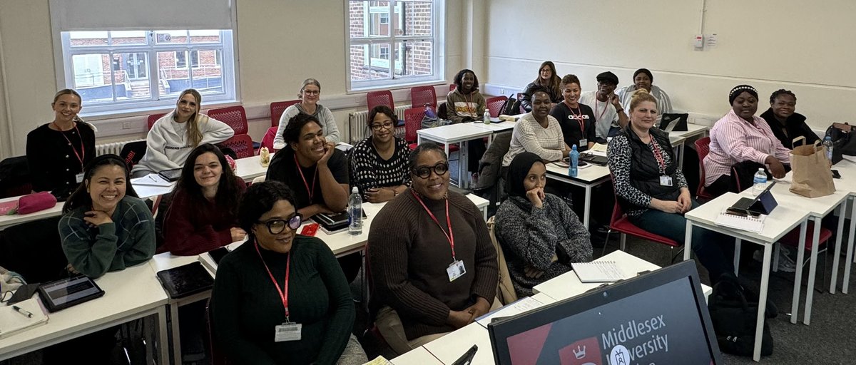 Twitter workshop this morning with the
#MDXNA’s! #NIP1900