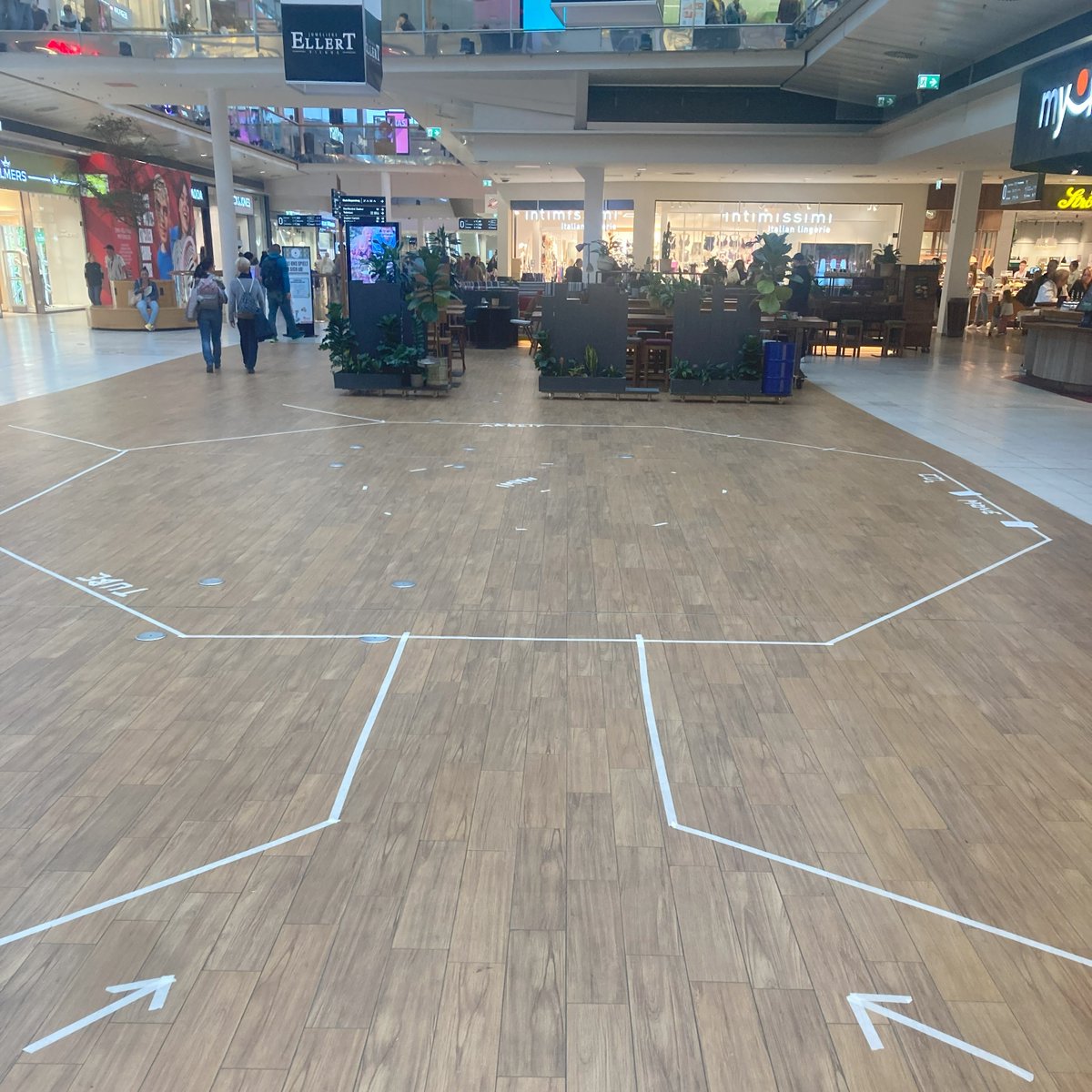 Süßes oder Saures? 🤪🍭🍬
Während andere heute Halloween-Kostüme anziehen, bereiten wir etwas ganz Besonderes vor!
Stay tuned 🔜
🎃Happy Halloween 🎃
#floridsdorf #donaustadt #wissenschaft #wien #projekt #sciencenews #staycurious #gestalten #halloween