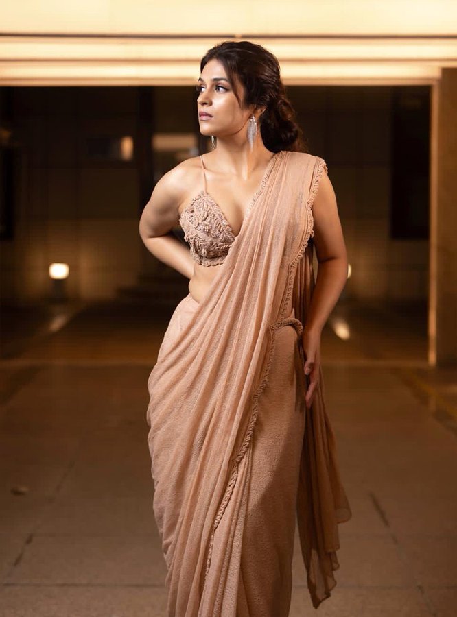 F9xCYxeXMAAljI8?format=jpg&name=900x900