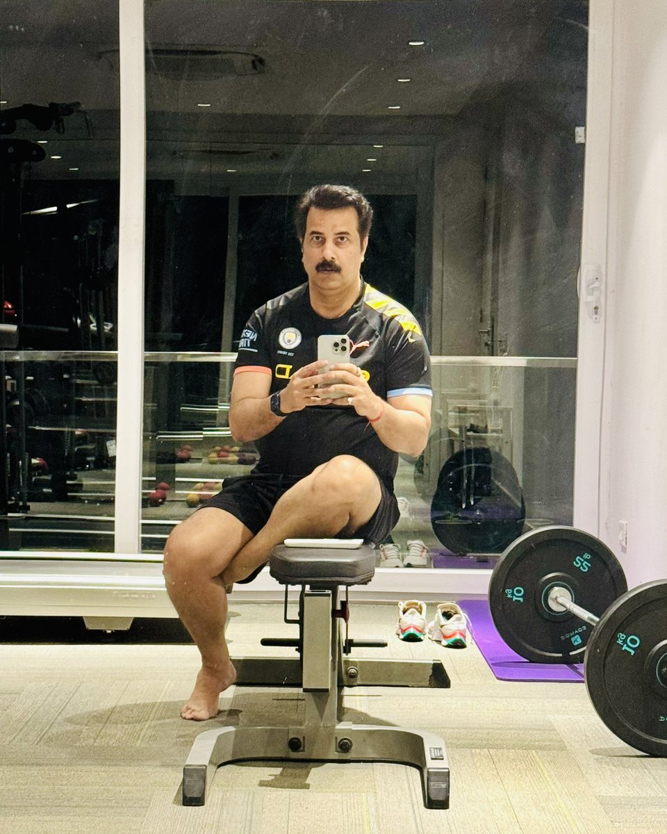 charusamarth's tweet image. Introducing the all-new, improved, and better than ever Charu Samarth!

#appleevent #charusamarth #fitter #faster #fitness #calm