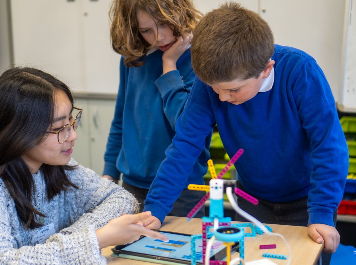 aveea_org's tweet image. We introduced our spike coding kits, and the creativity was off the charts! Students built fans, oscillated motors, and programmed controls, all underpinned by Scratch. Push a button, and voilà! 

#CodingForKids #STEMEducation #AveeaAcademy @HaringeyEduc @LEGO_Education